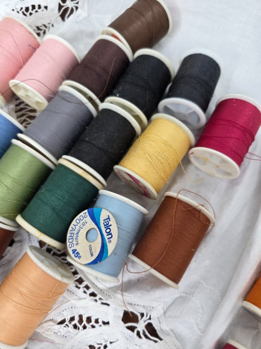 Lot of 40 Talon Thread Multi Color 3 New 37 Used Styrofoam Plastic Spools Vint - Picture 3 of 14